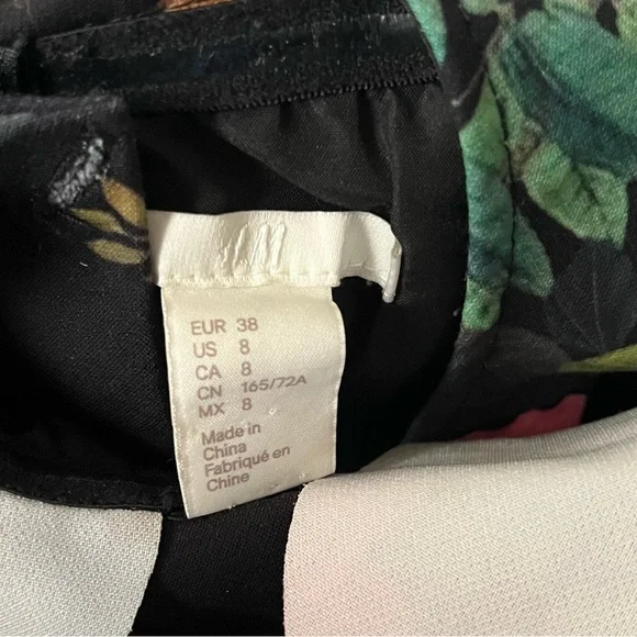 H&M Jumpsuit Romper Floral ruffle sleeve black red pink stretch size 8/38 - Picture 4 of 12